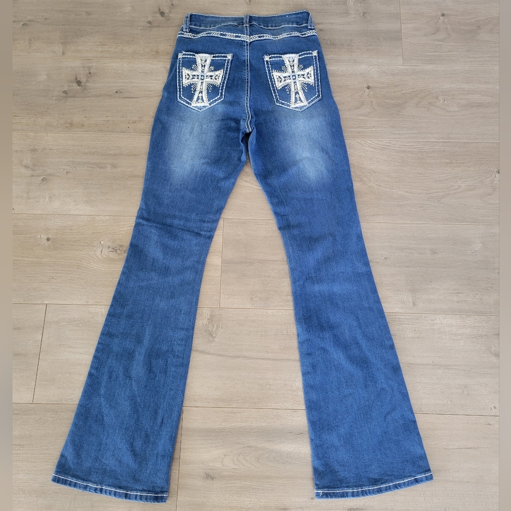 Womens blue jeans.